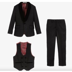 Romano
Boys Black Velvet Trim Suit 5T -110cm